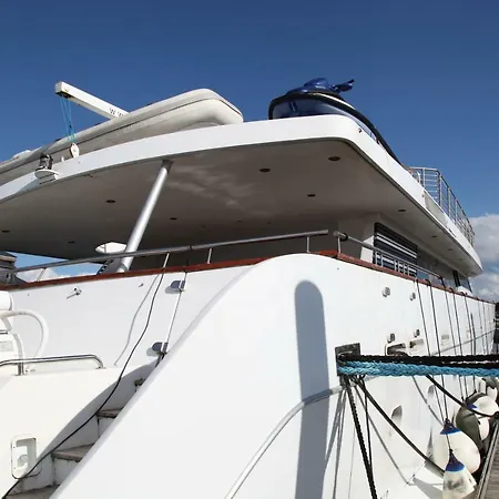 Yacht 'perseus Star' 船上ホテル *
