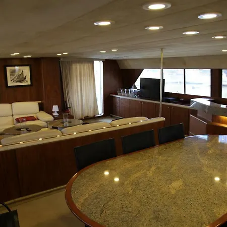 Yacht 'perseus Star' 船上ホテル