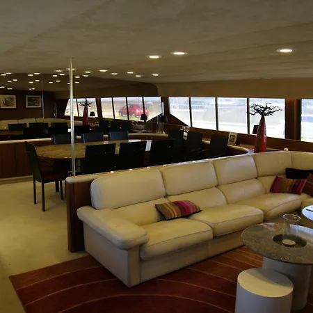 船上ホテル Yacht 'perseus Star' *