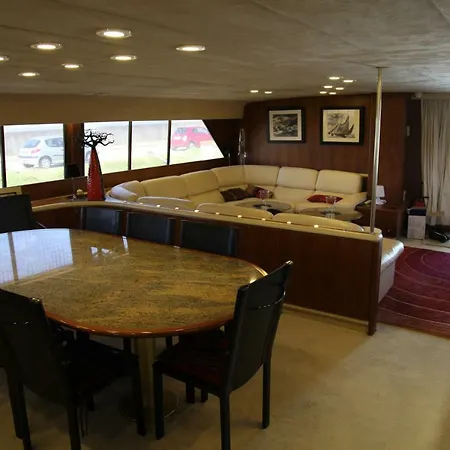 Yacht 'perseus Star' 船上ホテル