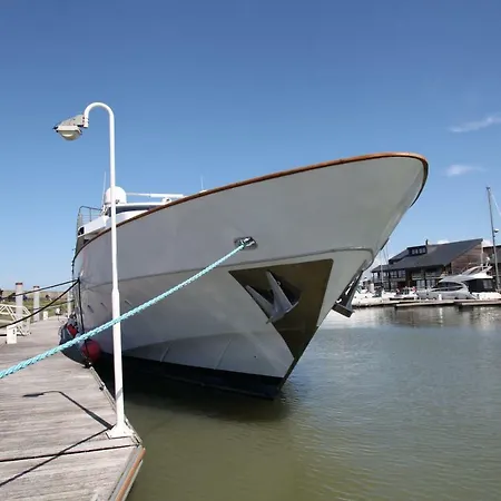 Yacht 'perseus Star' Botel *