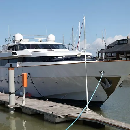 Yacht 'perseus Star' *