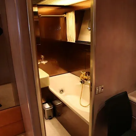 Botel Yacht 'perseus Star' *