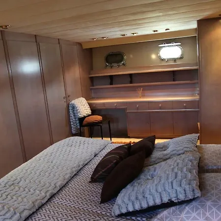 Yacht 'perseus Star' * Deauville