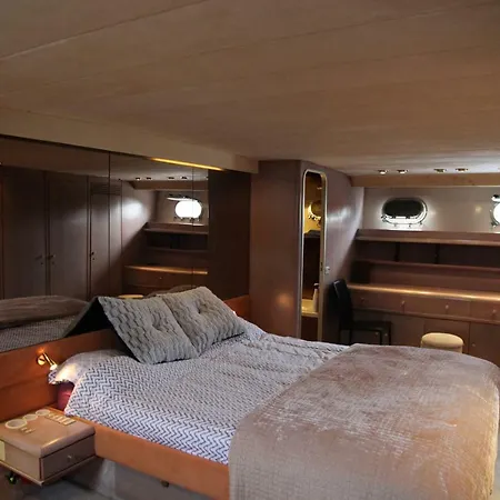 Botel Yacht 'perseus Star' Deauville