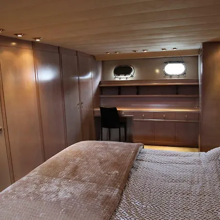 Yacht 'perseus Star' * Deauville