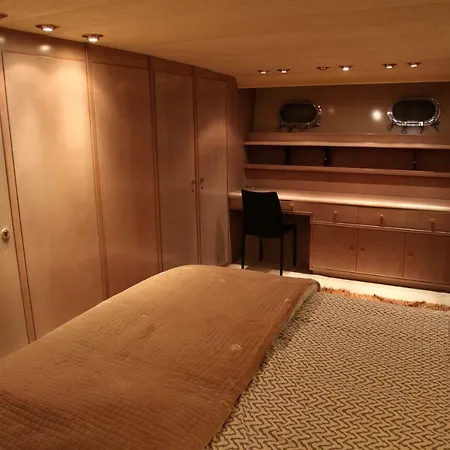 Botel Yacht 'perseus Star' *
