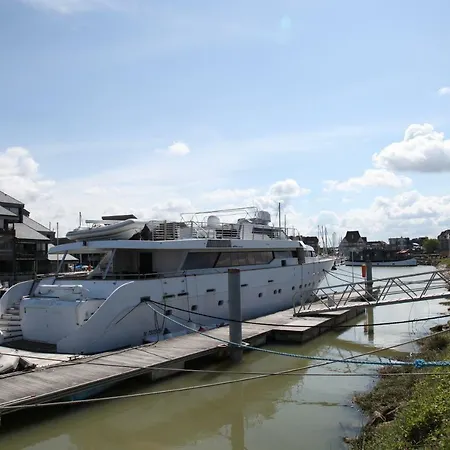 Yacht 'perseus Star' Botel *