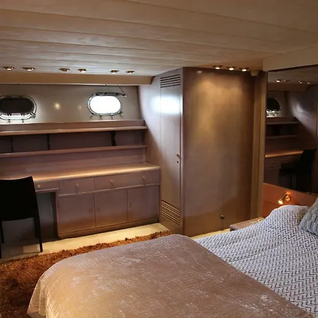 Yacht 'perseus Star' * Deauville