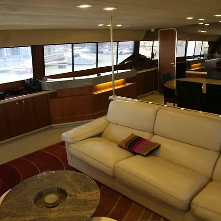 Botel Yacht 'perseus Star' Deauville