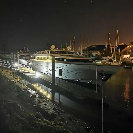 Yacht 'perseus Star' Botel Deauville