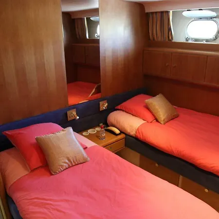 Yacht 'perseus Star' Botel