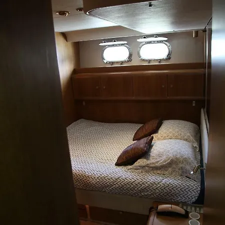 Yacht 'perseus Star' Botel Deauville