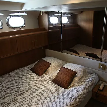 Botel Yacht 'perseus Star' *