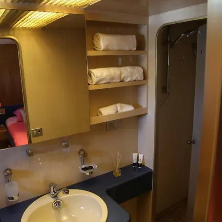 Yacht 'perseus Star' Botel *